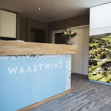 Waastwinj מלון